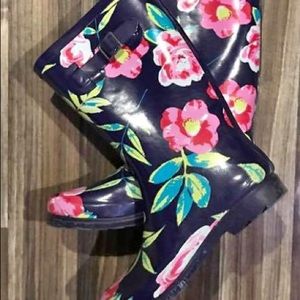 Size M/L, Equivalent to an 8 1/2 or nine